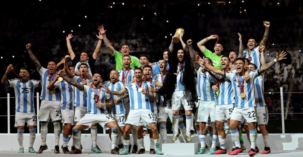Argentina's 2022 World Cup team celebrating with the trophy